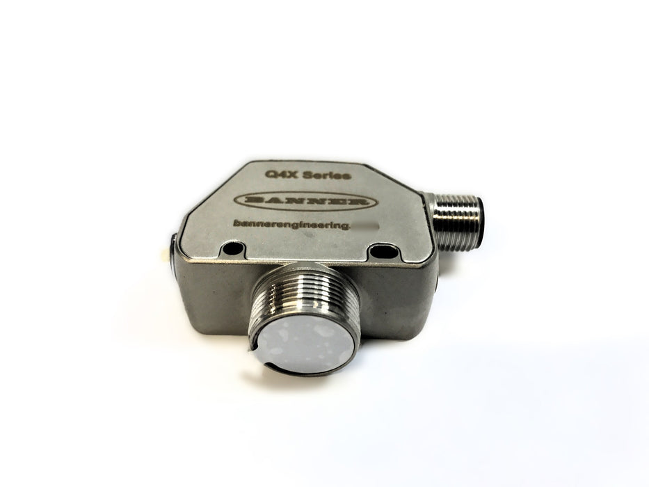 Banner Photoelectric Sensor Q4XTBLAF300-Q8 NOS