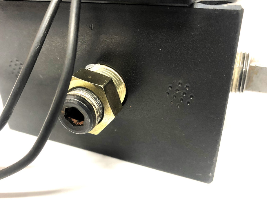 SPX Corporation Decco Solenoid 2 Position 3-Way Valve 9569 NOS