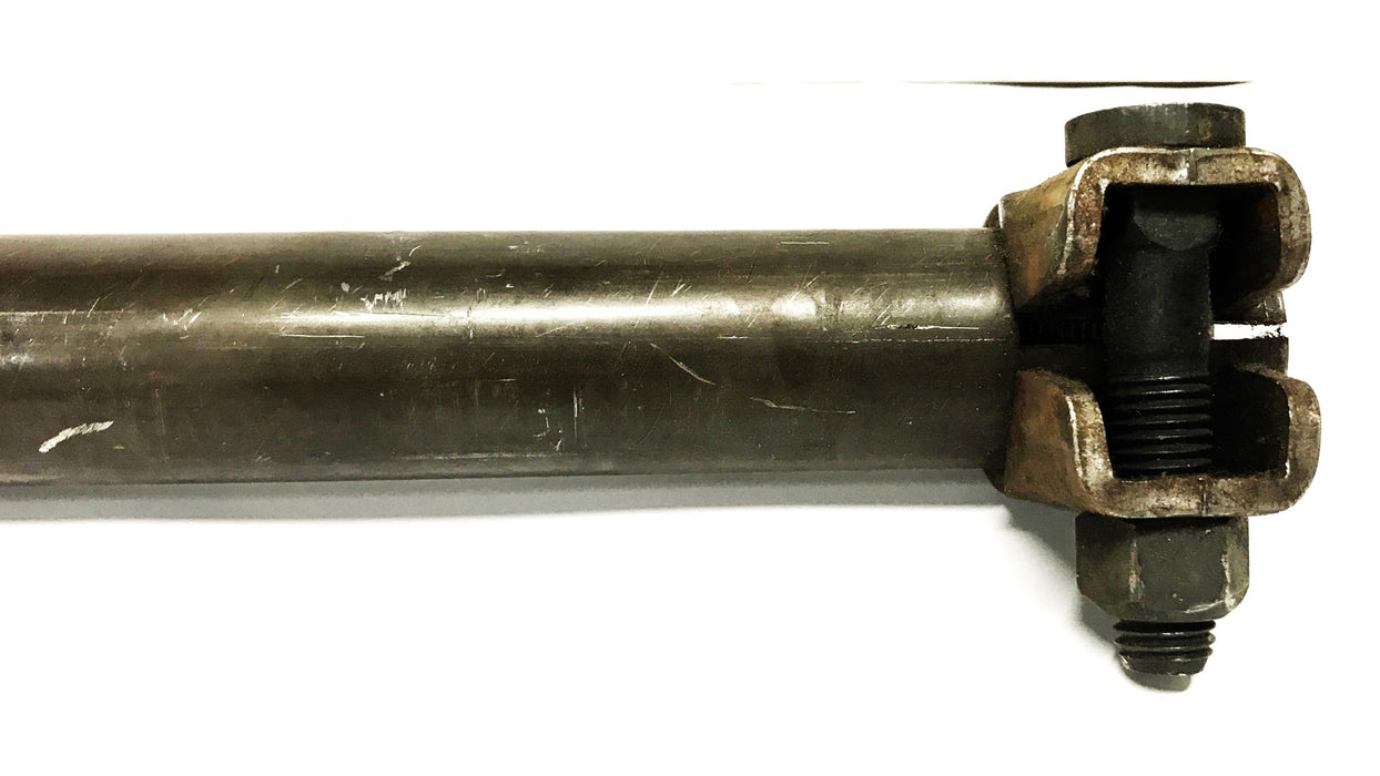 International Navistar Front Axle Tie Rod 1668222C91 NOS