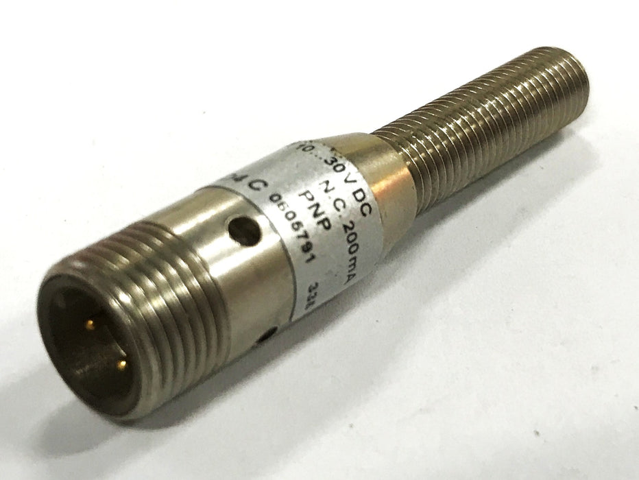 Allen-Bradley Proximity Sensor Switch 872C-D2CP8-D4C NOS