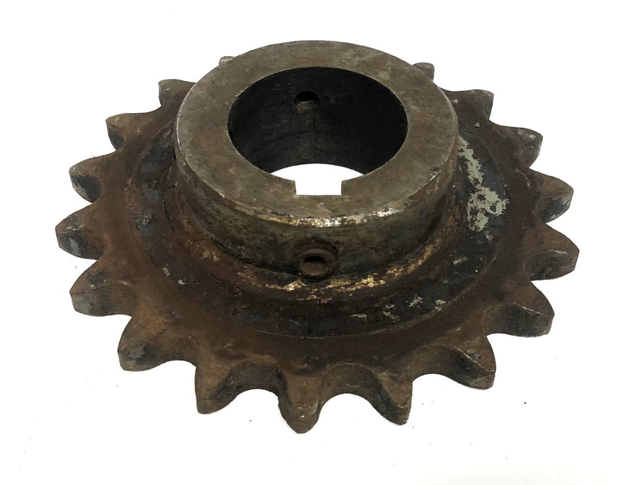 Unbranded 0.62 Inch Keyway 2.69 Inch Bore Sprocket 19 Tooth USED