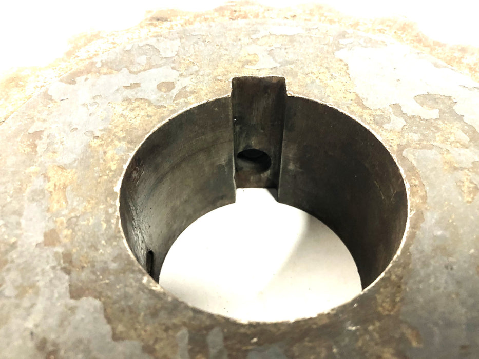 Unbranded 0.62 Inch Keyway 2.69 Inch Bore Sprocket 19 Tooth USED