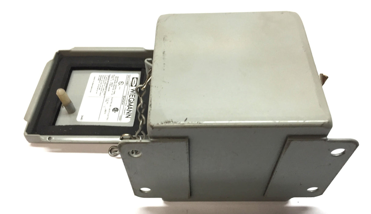 Hubbell/Wiegmann Continuous Hinge 4" x 4" x 4" Enclosure B040404 NOS