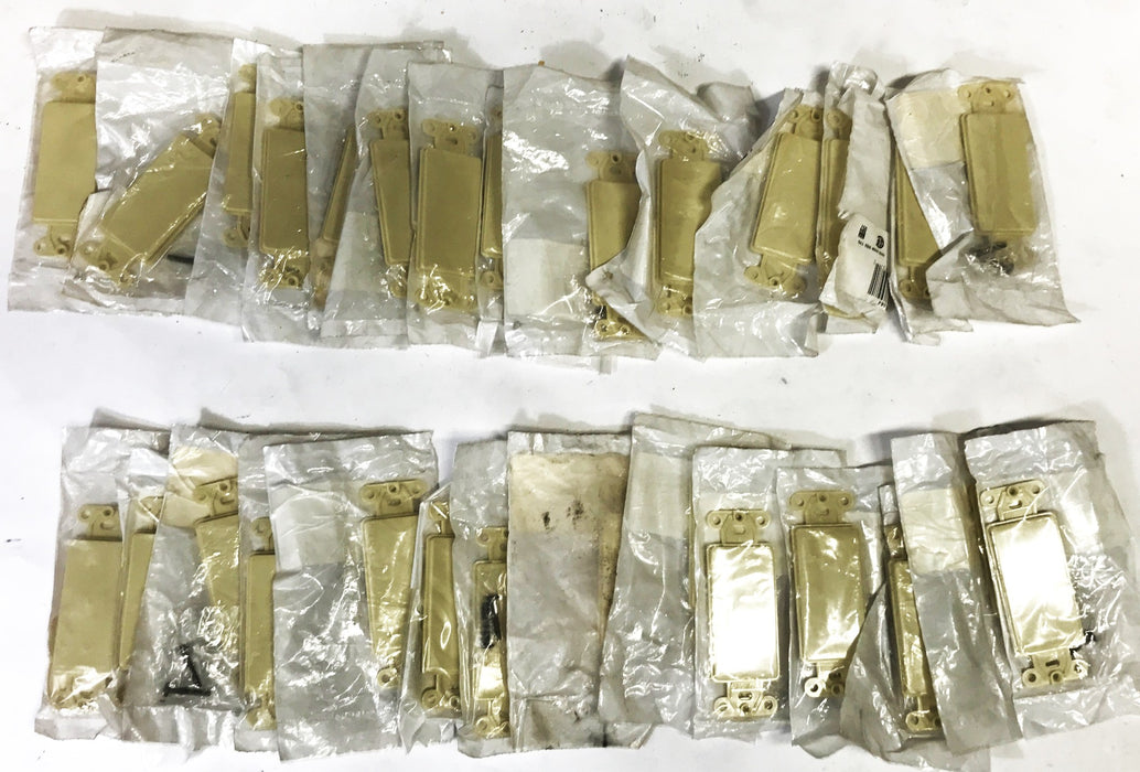 Leviton Plastic Blank Insert Adapter Plate 13-80414-001 [Lot of 28] NOS