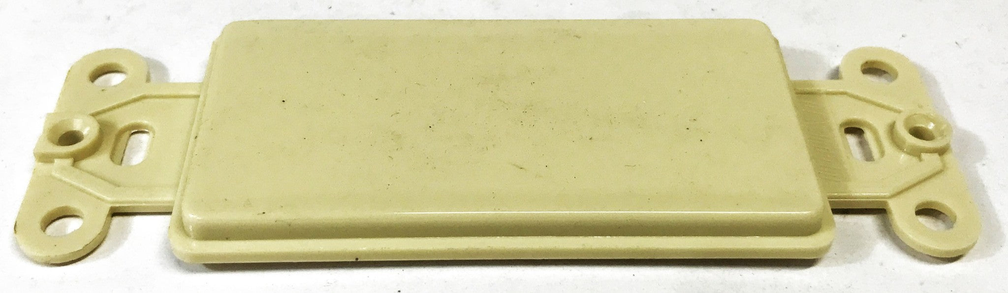 Leviton Plastic Blank Insert Adapter Plate 13-80414-001 [Lot of 28] NOS