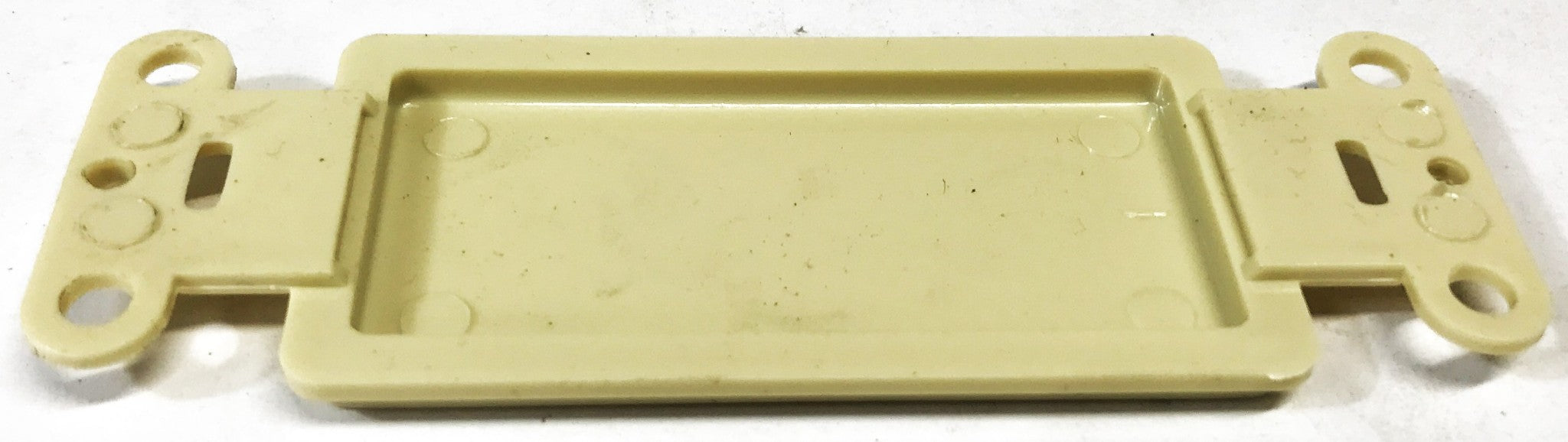 Leviton Plastic Blank Insert Adapter Plate 13-80414-001 [Lot of 28] NOS