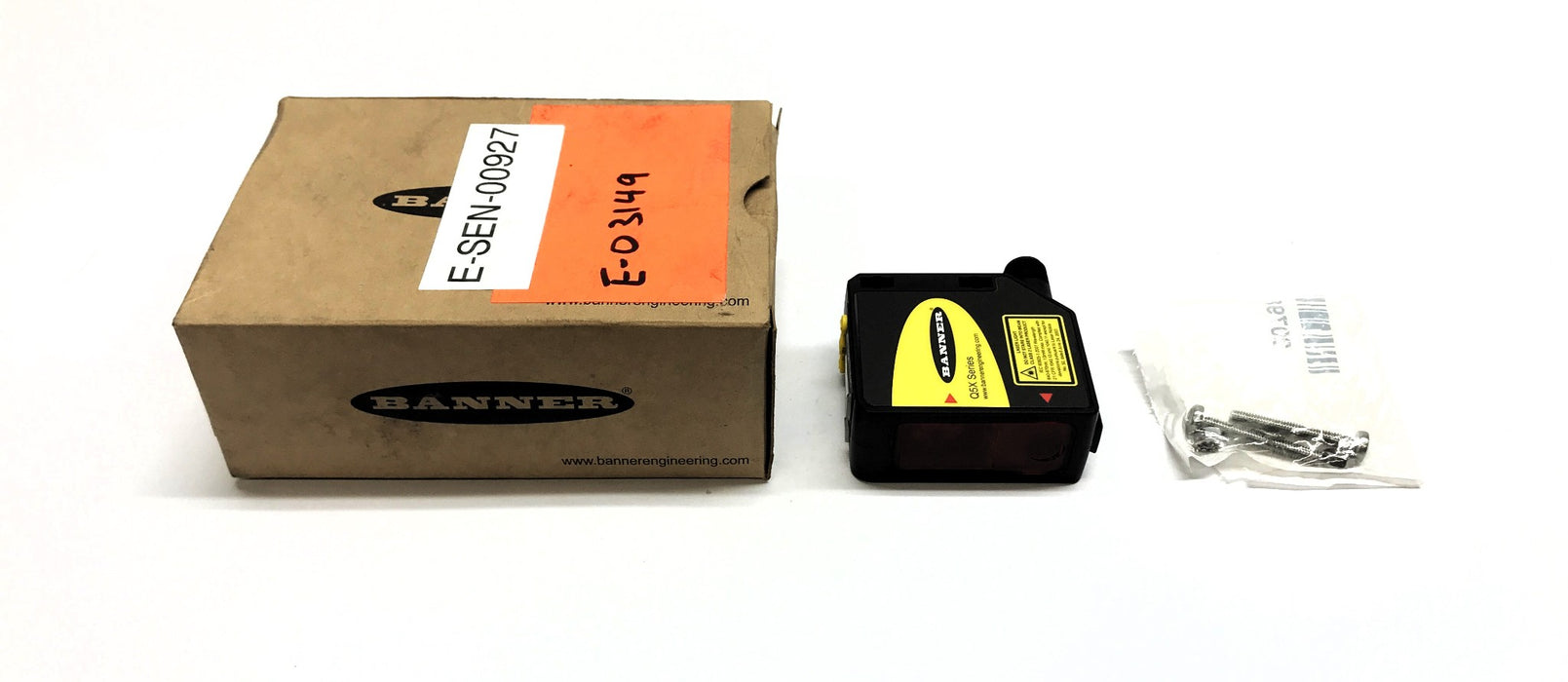 Banner Photoelectric Sensor Q5XKLAF2000-Q8 NOS