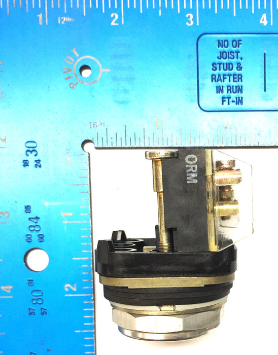 Allen-Bradley Series-T Non-Illuminated Yellow Flush Head Push Button 800T-A USED