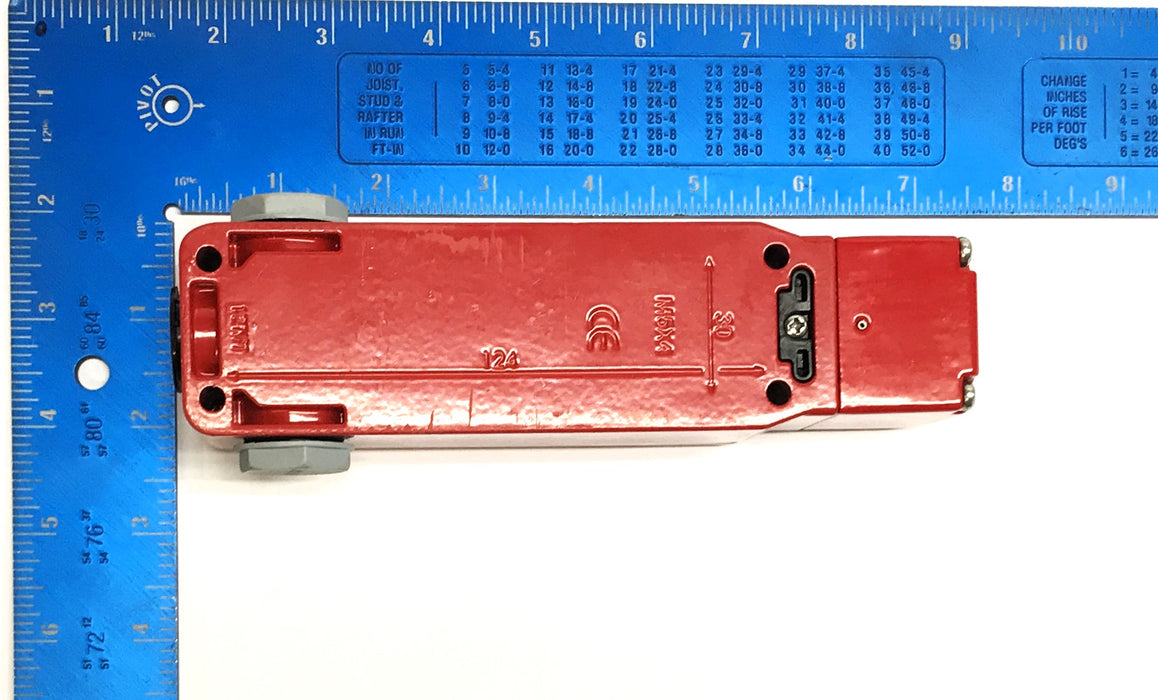 IDEM 1/2" NPT 24V Guard Locking Switch KLM-202002 USED