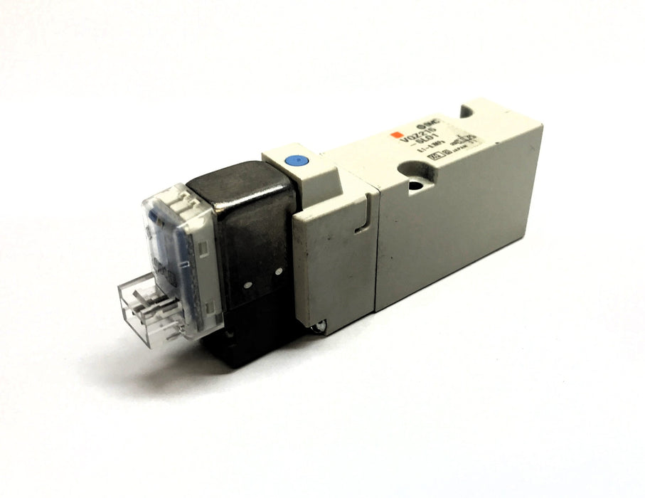 SMC Solenoid Valve VQZ215-5L01 NOS