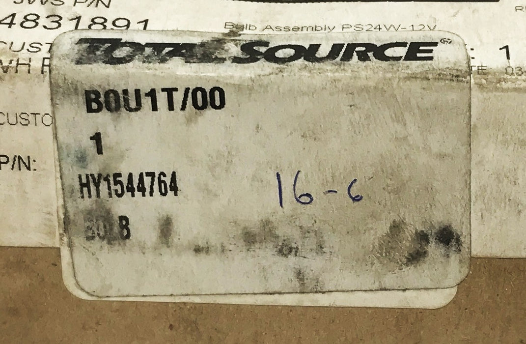 Total Source Hyster Lamp and Fixture SY1544764 NOS