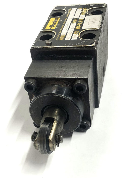 Parker 30 Degree 5000PSI Directional Control Valve No Box D1VC4BV 72 NOS