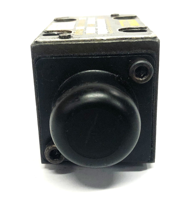 Parker 30 Degree 5000PSI Directional Control Valve No Box D1VC4BV 72 NOS