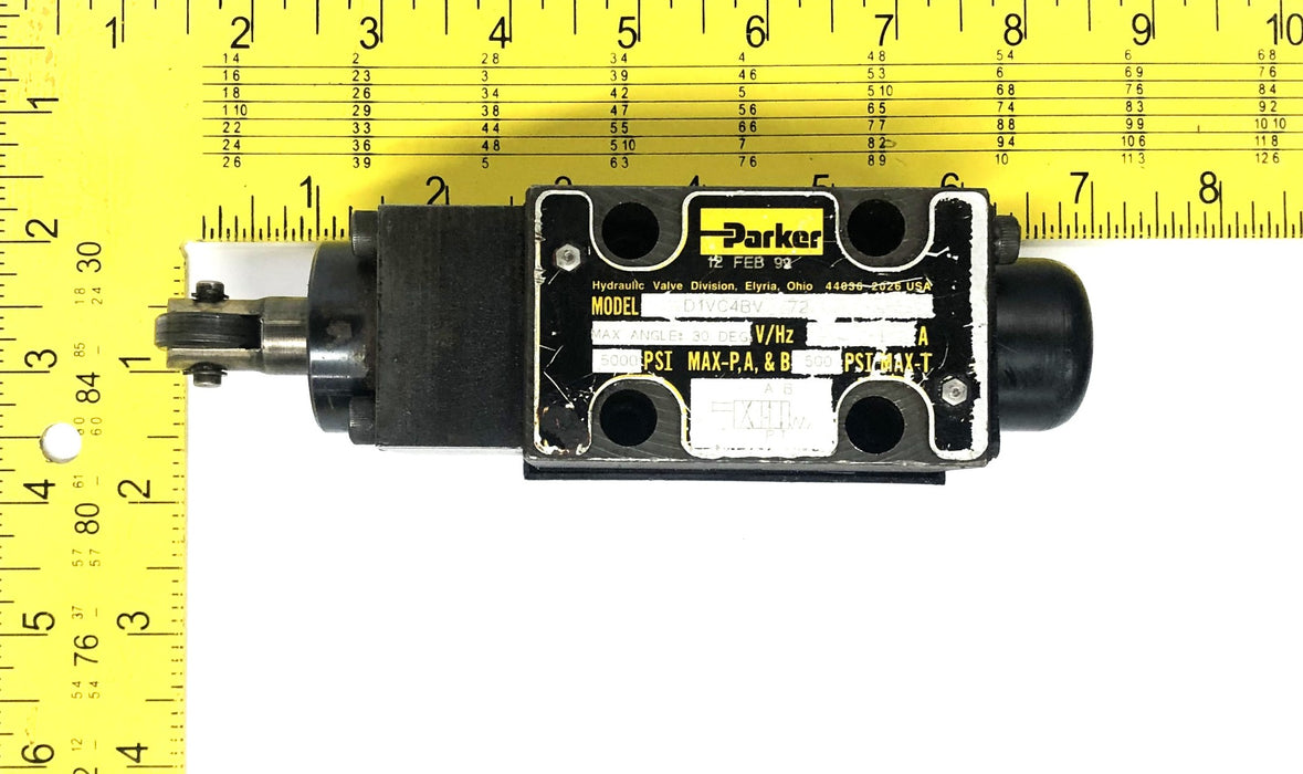 Parker 30 Degree 5000PSI Directional Control Valve No Box D1VC4BV 72 NOS