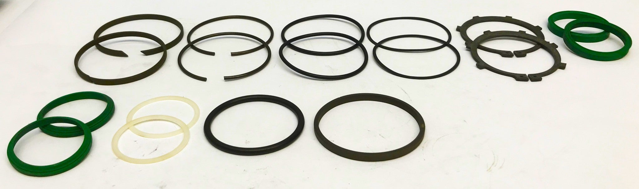 Clark Forklift 18-Piece Steering Cylinder Seal Kit 841573 NOS