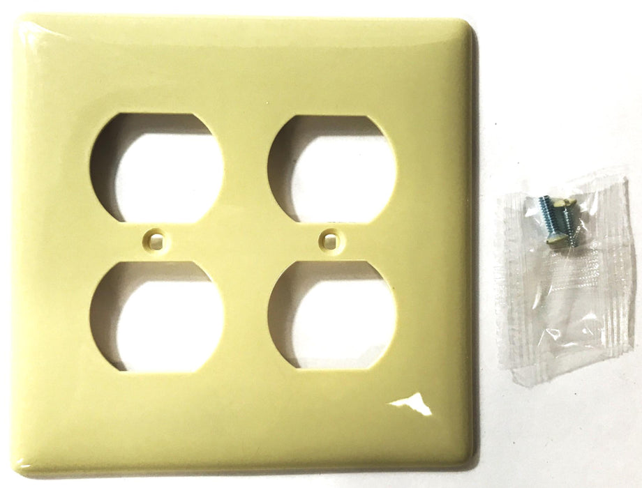 Trade Select Plastic Ivory 2-Gang 4-Plug Wall Plate NPJ821 [Lot of 25] NOS