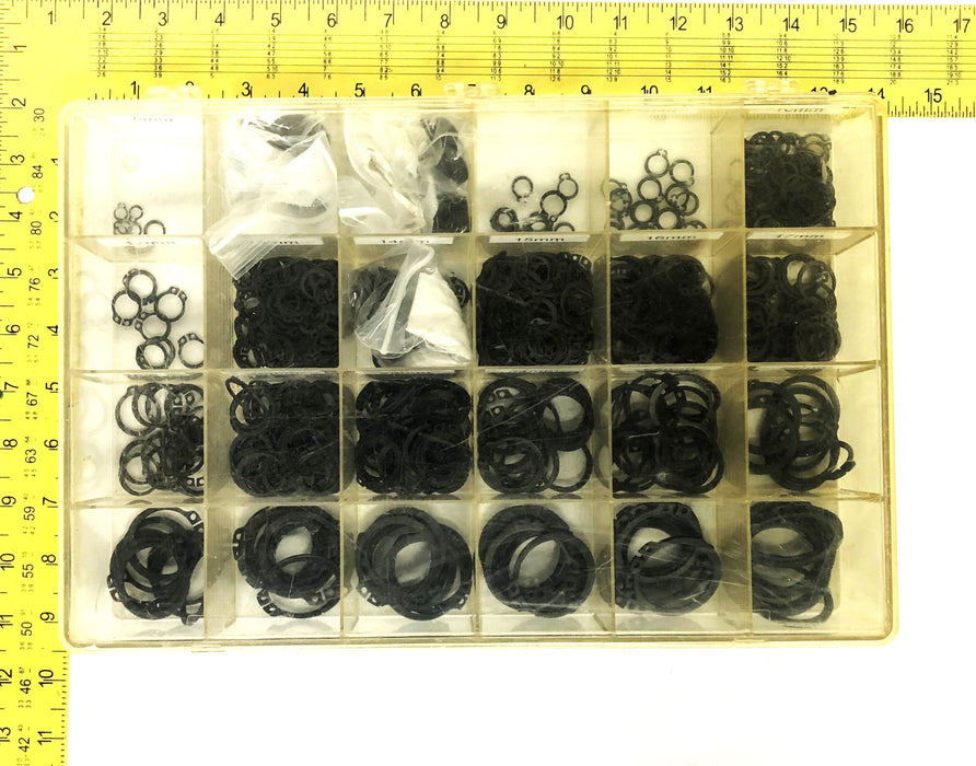 Unbranded External Retaining Rings Assorted Sizes With Case NOS