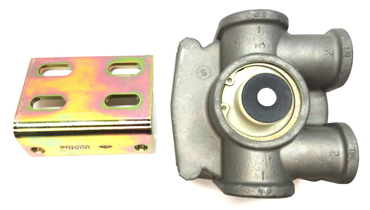 Bendix/Ford Motor Company Air Relay Valve E6HZ-2A449-B (T-294866-C) NOS