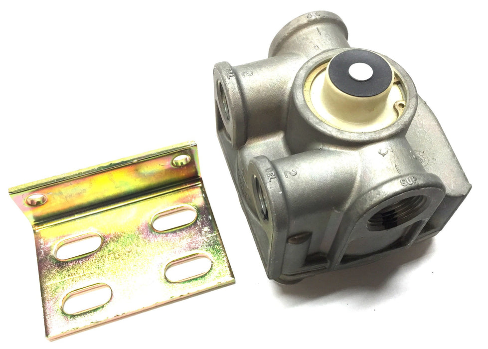 Bendix/Ford Motor Company Air Relay Valve E6HZ-2A449-B (T-294866-C) NOS