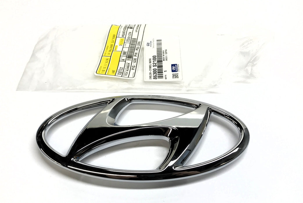 Hyundai Grille Emblem 86300 S2100 NOS
