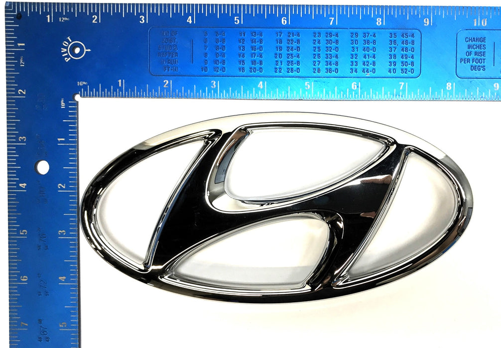 Hyundai Grille Emblem 86300 S2100 NOS