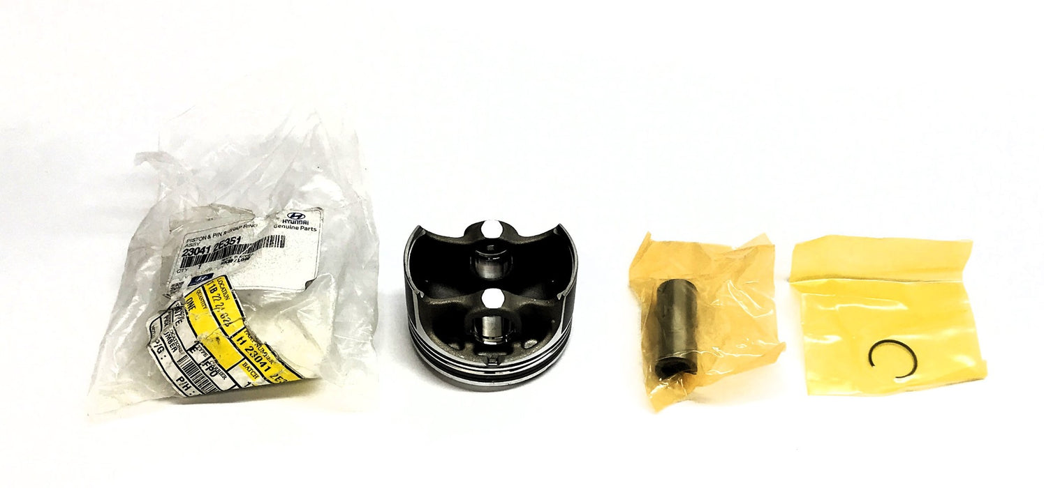 Hyundai Piston & Pin & Snap Ring Assembly 23041 2E351 NOS