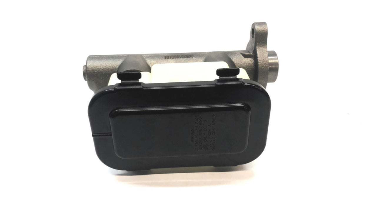 Carquest Wearever Brake Master Cylinder MCA39649 NOS