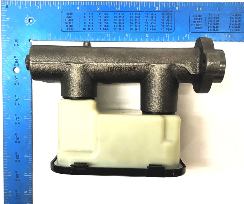 Carquest Wearever Brake Master Cylinder MCA39649 NOS