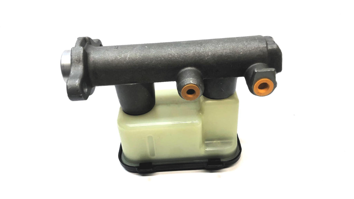 Carquest Wearever Brake Master Cylinder MCA390257 NOS