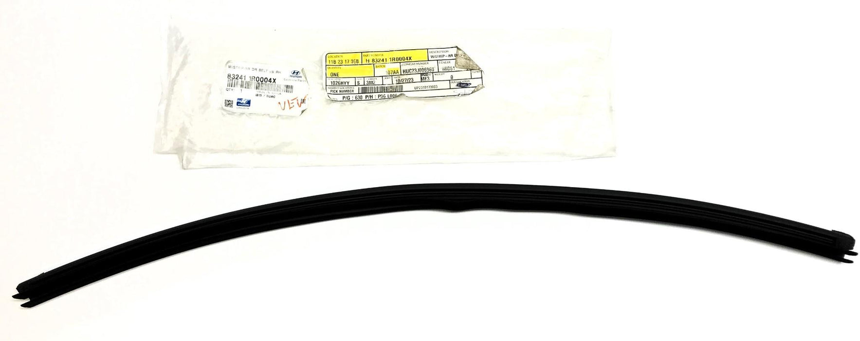 Hyundai Rear RH Weather-strip 83241 1R0004X (832411R0004X) NOS