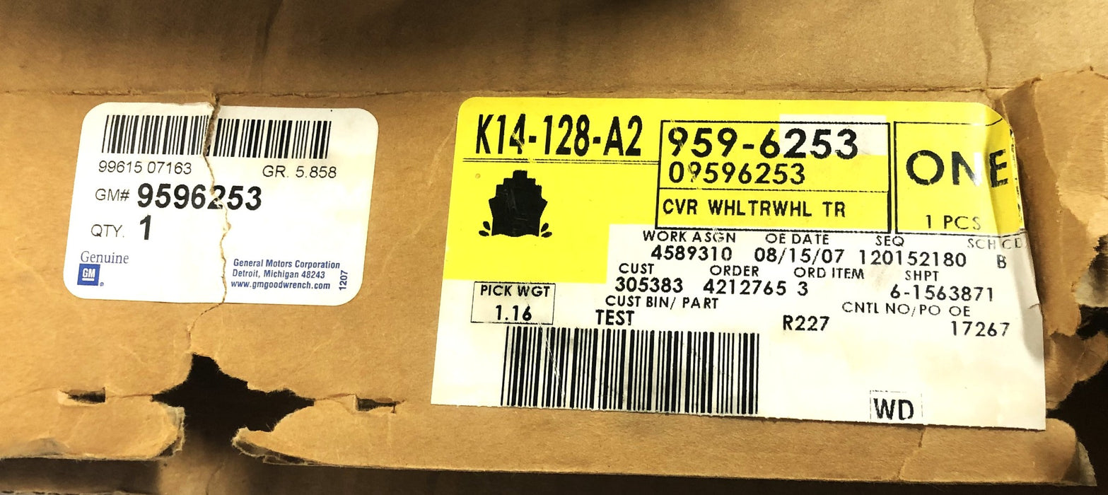 GM 16 Inch Wheel Hub Cap 9596253 NOS