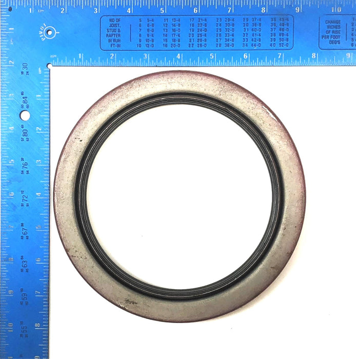 International Wheel Seal 3808324C1 NOS
