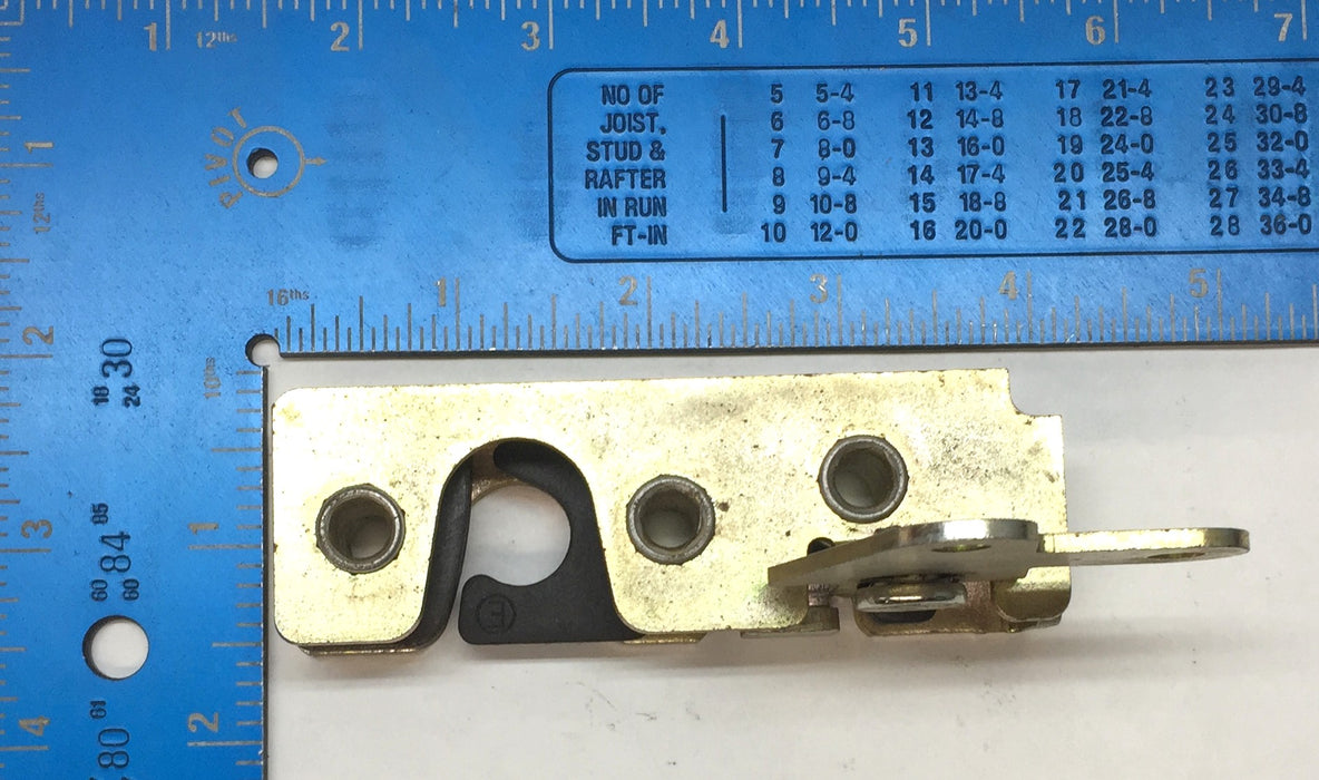 Eberhard Right-Handed Rotary Latch and Striker Assembly 31T-400-2NRH NOS