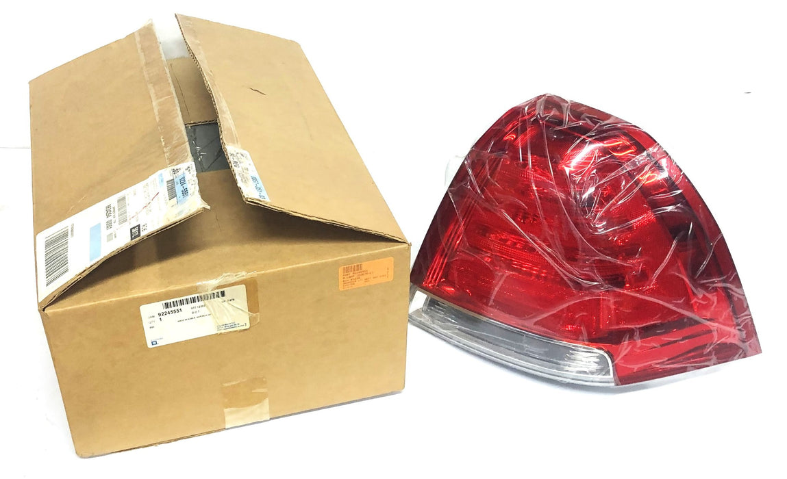 GM Passenger Side Tail Lamp Assembly 92245551 NOS