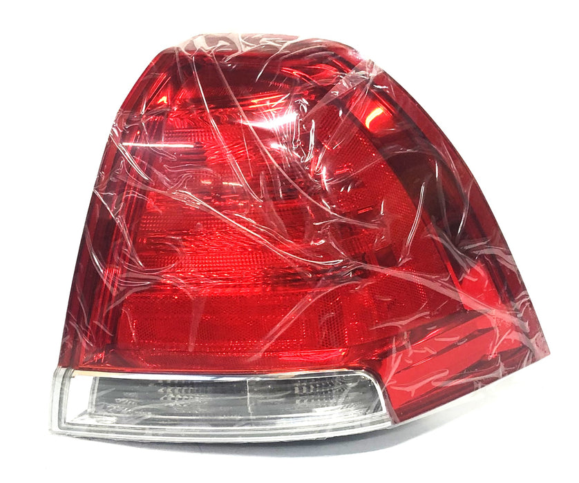 GM Passenger Side Tail Lamp Assembly 92245551 NOS