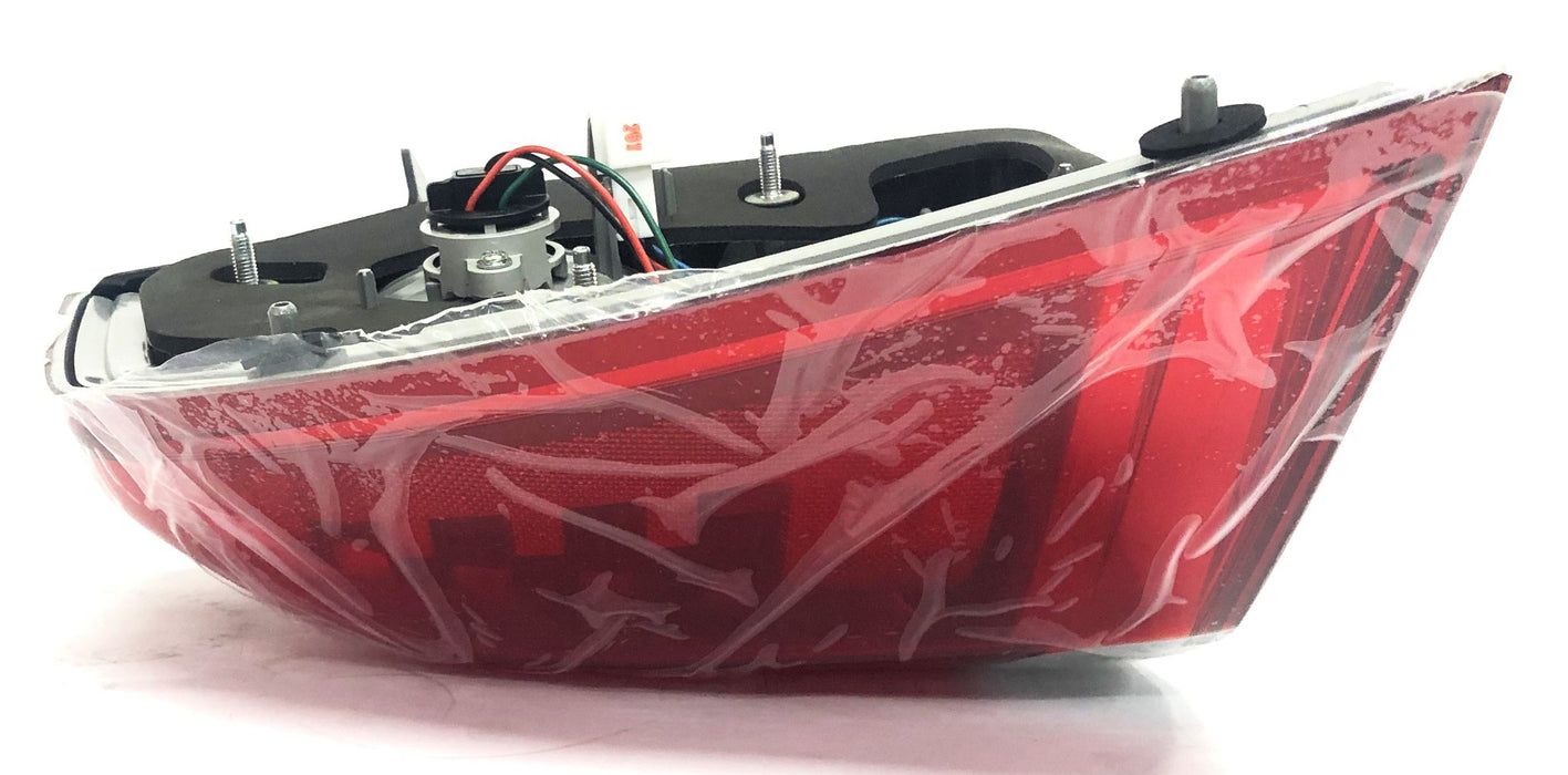 GM Passenger Side Tail Lamp Assembly 92245551 NOS