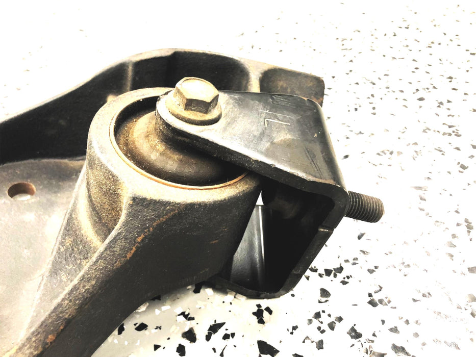 International Left Support For CS/CE MRD Cab 3574670C92 NOS