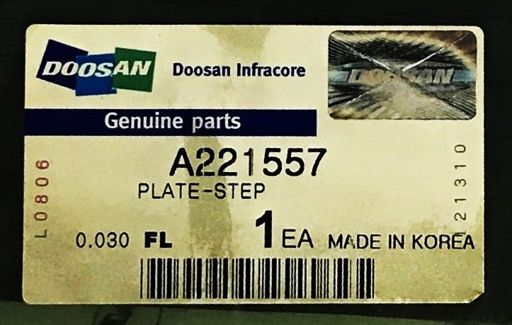 Doosan Daewoo Forklift RH Rubber Step A221557 NOS