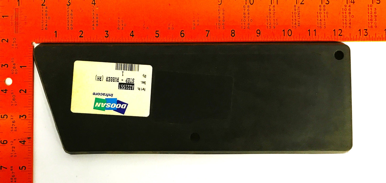 Doosan Daewoo Forklift RH Rubber Step A221557 NOS