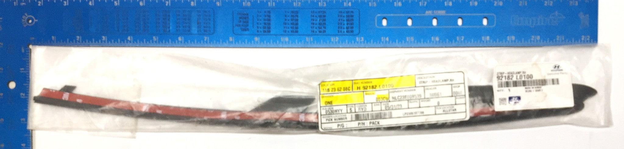 Hyundai Right-Hand Headlamp Strip 92182 L0100 (92182L0100) NOS