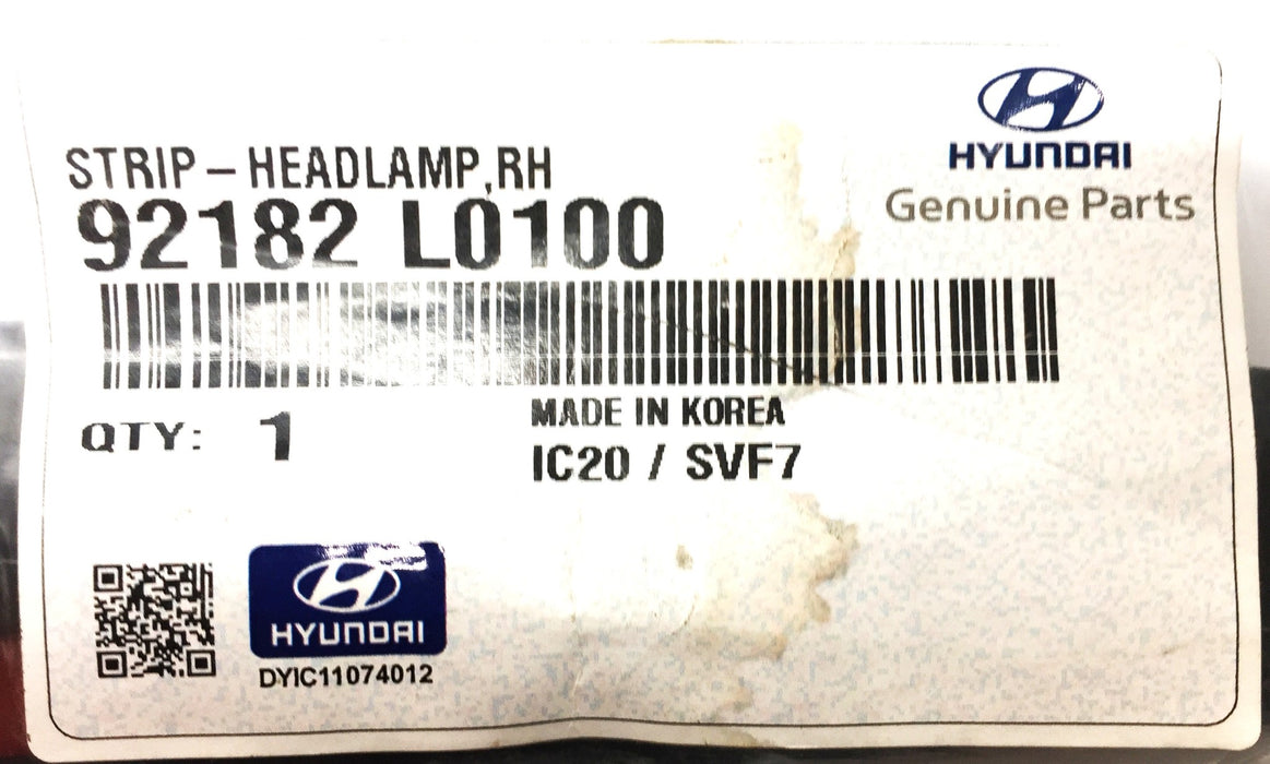 Hyundai Right-Hand Headlamp Strip 92182 L0100 (92182L0100) NOS