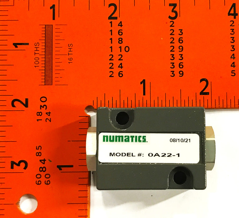 Numatics 1/8 inch Shuttle Valve Model# OA22-1 NOS