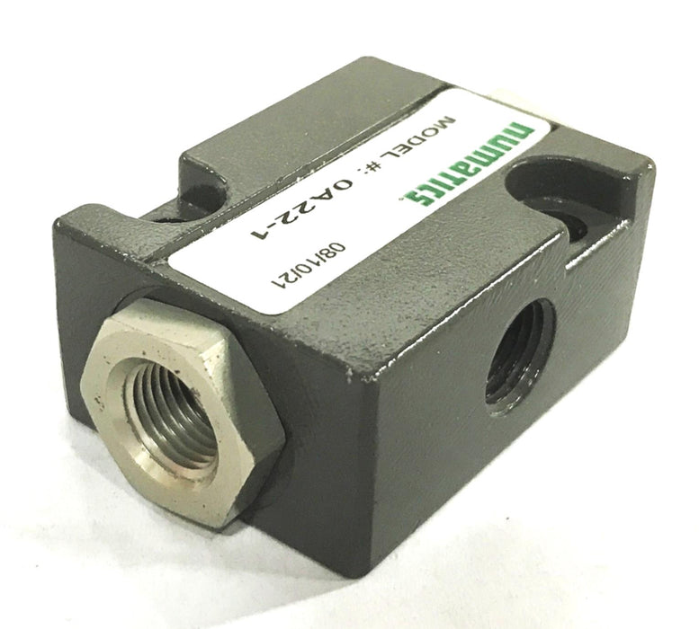 Numatics 1/8 inch Shuttle Valve Model# OA22-1 NOS
