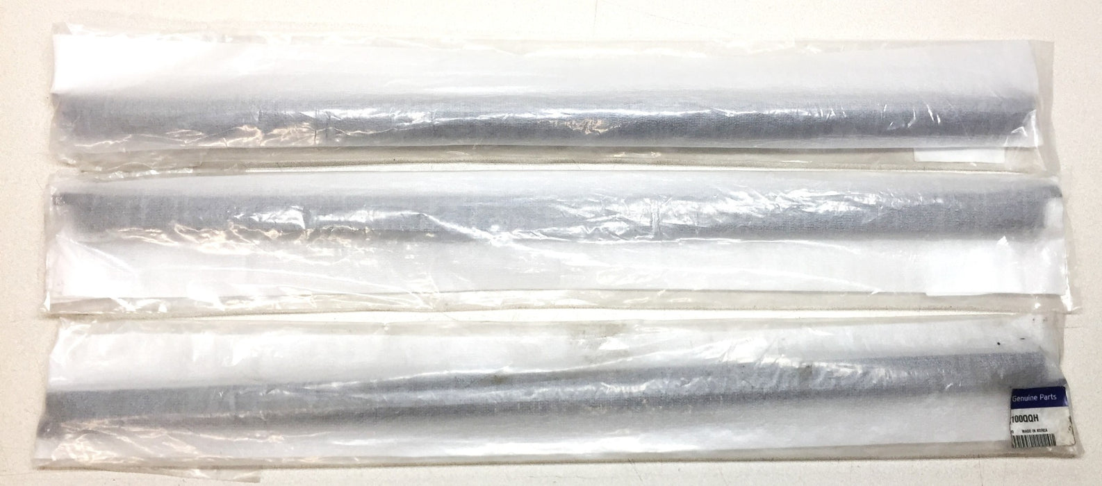 Hyundai w/Strip-FR DR Belt I/S LH 82231 S8000QQH (82231S8000QQH) [Lot of 3] NOS