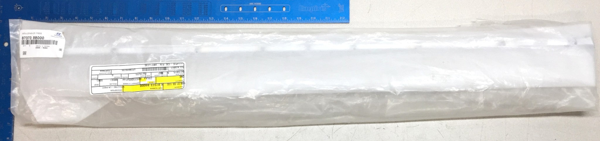 Hyundai Lower Reveal Moulding 87373 B8000 (87373B8000) NOS