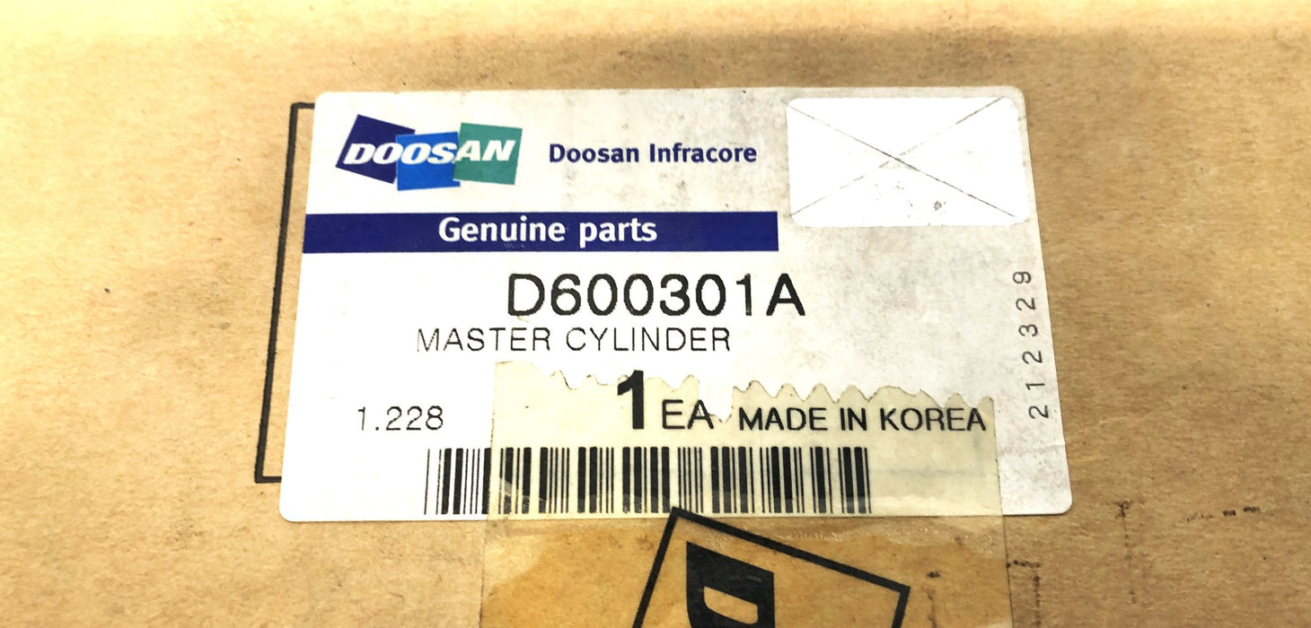 Doosan Master Cylinder D600301A NOS