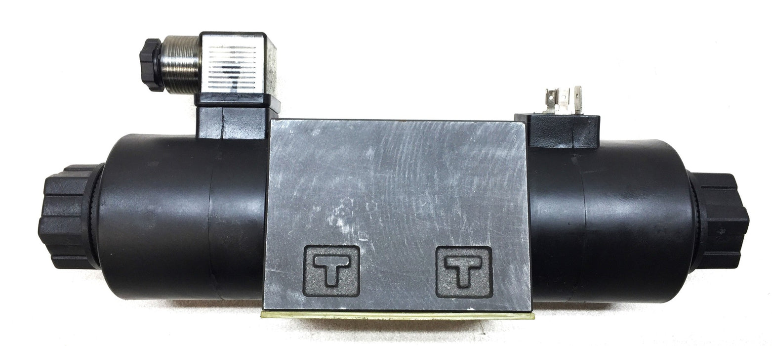 Hyvair Directional Control Solenoid Valve D05SD-2C-24D-35 NOS