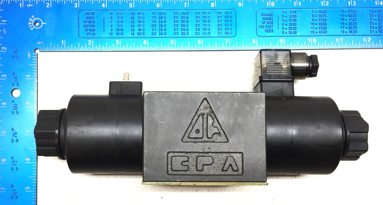 Hyvair Directional Control Solenoid Valve D05SD-2C-24D-35 NOS