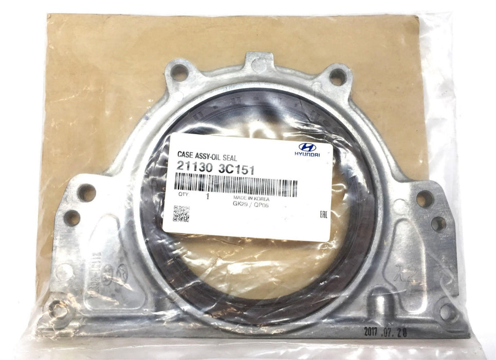 Hyundai Oil Seal Case Assembly 21130 3C151 NOS