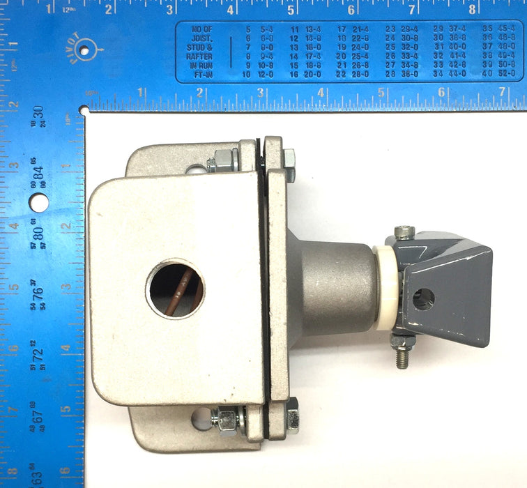 Vee Industries 240V.A.C Control Wall Mount Pull Switch WPS-1 (A-3982) NOS